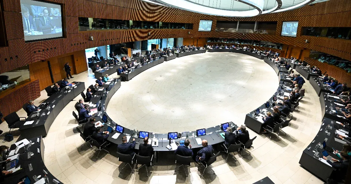 Euractiv: A magyar kormány kiugrott a „fogyasztóbarát koalícióból” az uniós légiutasjogoknál