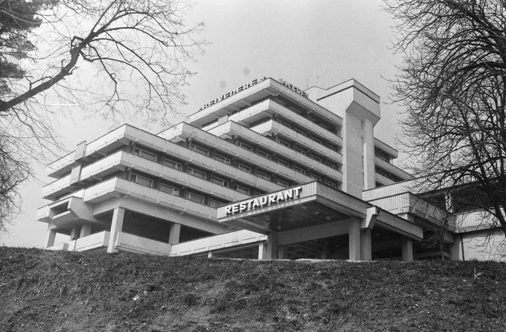 A Belvedere Hotel lépcsőzetes kialakítása – Fotó: Kovács Annamária / Fortepan