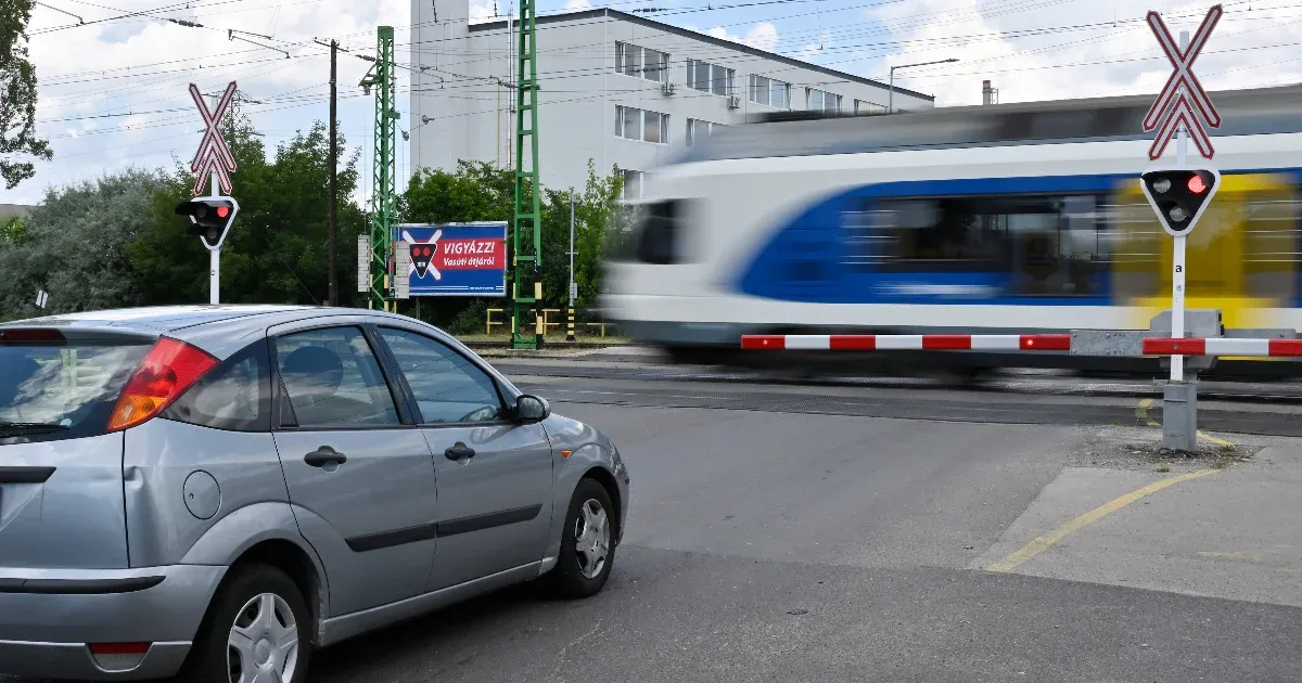 Miközben a BKK leállt, a MÁV bemondta az elővárosi vonatain: rájuk továbbra is lehet számítani
