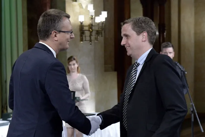 A kormány elengedte az Origo kezét