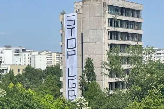 Stop LGBT feliratú molinóval hangoltak a szombati Pride-felvonulásra Bukarestben