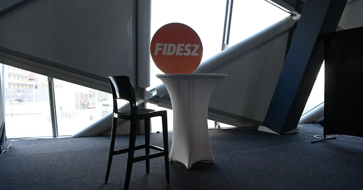 Megpróbálja lerázni magáról a luxizást a Fidesz, de közben felszínre kerülnek az eddig takargatott ellentétek