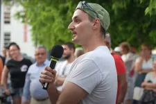 Szárnyal az infláció, szét lett lopva minden – kifakadt egy fiatal férfi Lázár János fórumán