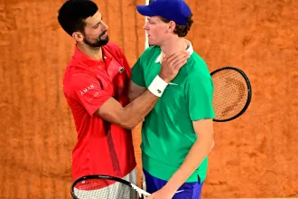 Sinner újra legyőzte Djokovićot, és ezzel bejutott a Roland Garros döntőjébe