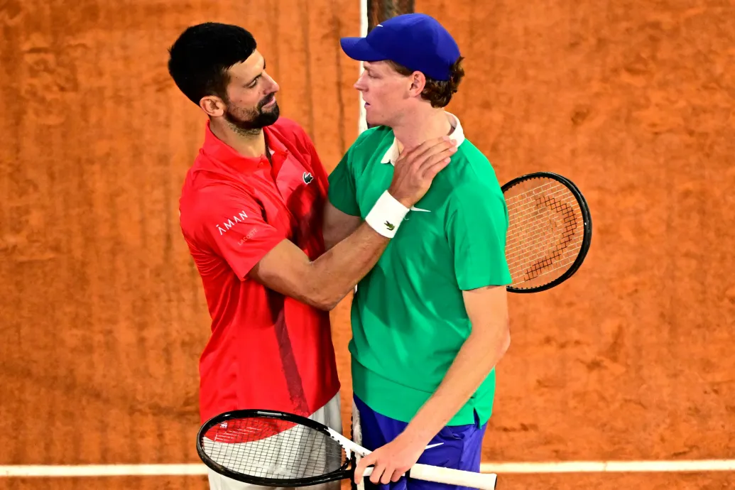 Sinner újra legyőzte Djokovićot, és ezzel bejutott a Roland Garros döntőjébe