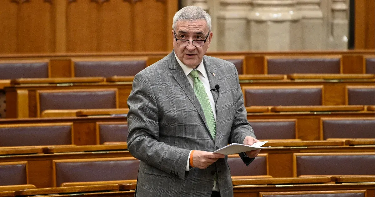 Módosításokkal próbálják elfogadhatóbbá tenni az állampolgárság felfüggesztéséről szóló javaslatot