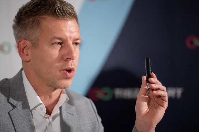 Magyar Péter szerint pökhendi és fenyegető az, hogy Lázár János fasisztának nevezett szerkesztőségeket és újságírókat