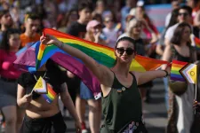 Bukarest: 30 ezren vonultak a Pride-on, a normalitás menete jóval kevesebb embert mozgatott meg