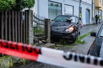 Járdára hajtott Passauban egy férfi, öt ember, köztük a sofőr felesége és lánya is megsérült