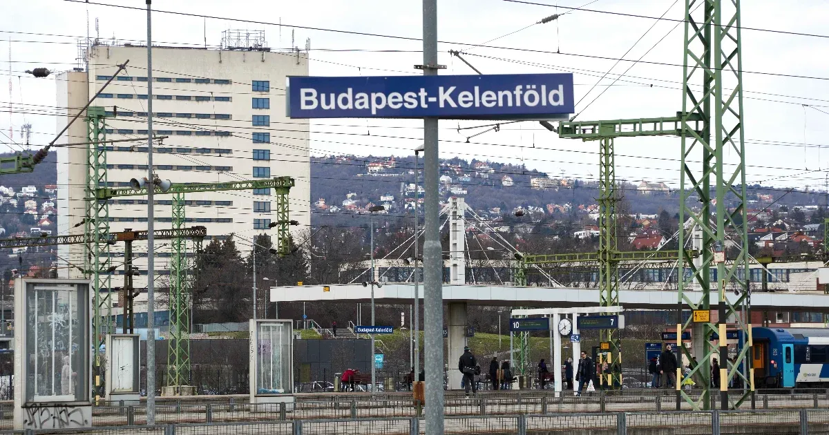 Vasárnap teli lesz pótlóbusszal a kelenföldi pályaudvar