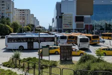 Rendőri felvezetéssel közlekedő buszokat is bevethetnek, így készül a MÁV a Balatonról hazaözönlő tömegekre