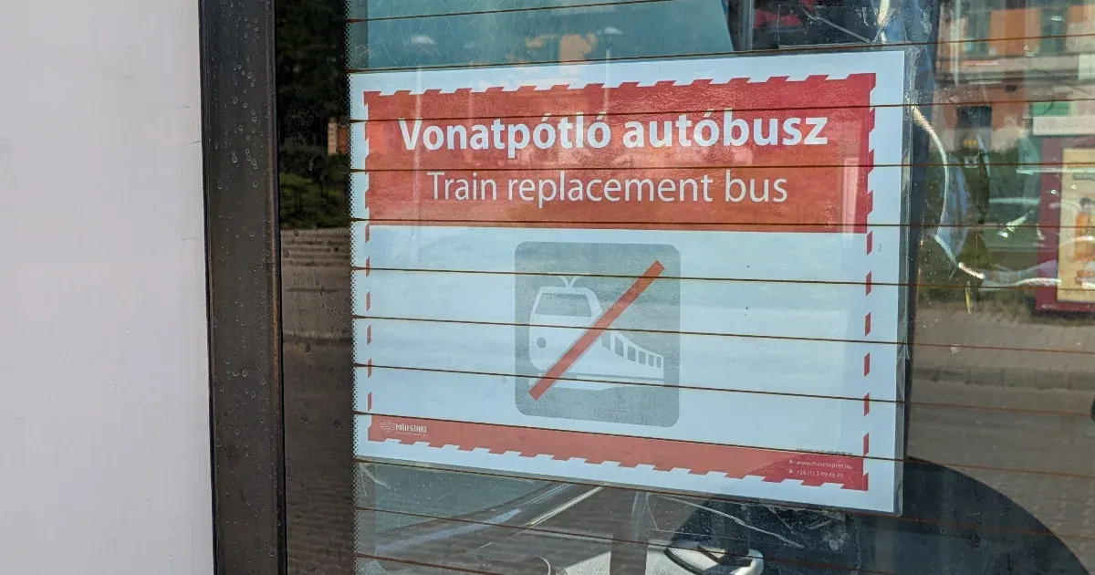 Azt mondták a buszsofőröknek, hogy keressenek maguknak parkolóhelyet