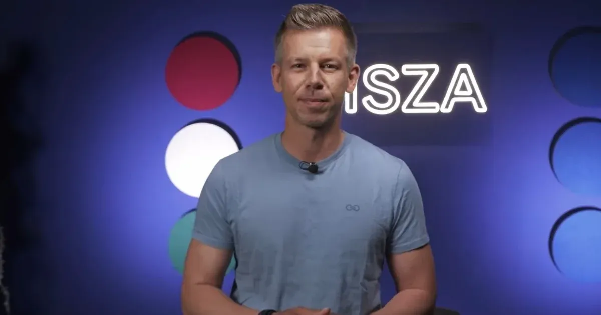 Hallgassa meg Magyar Pétert, ahogy Lázár Jánosnak énekel!