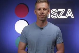 Hallgassa meg Magyar Pétert, ahogy Lázár Jánosnak énekel!