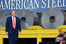 Mindenki arra számít, hogy Trump úgyis félrerántja a kormány