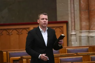 Menczer Magyar Péterről: Szórakoztató és szánalmas, ahogy a Kicsi Orbán Viktor figyelméért küzd