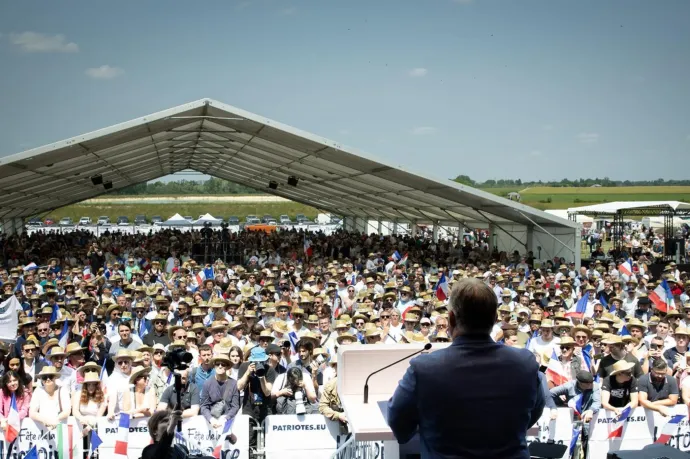 Orbán a Patrióták gyűlésén: Brüsszel vért hány, fenyegetőzik és zsarol, de Magyarország kitart