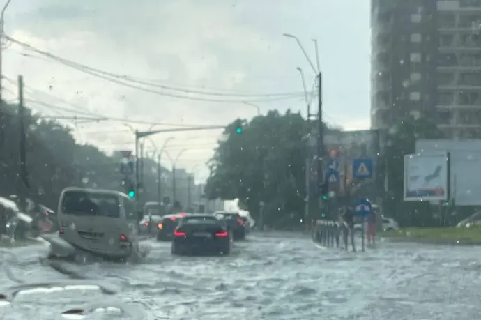Heves vihar bénította meg Bukarestet és Prahova megyét