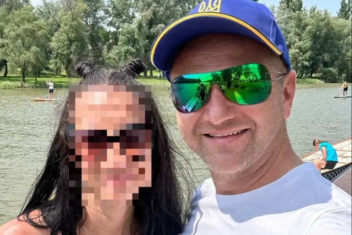Ukrán címeres sapkában villog az Ukrajnával riogató fideszes polgármester