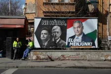 Eddig se tartotta be ezt a szabályt a Fidesz, jövőre akár az oligarchák milliárdjaiból is kampányolhat