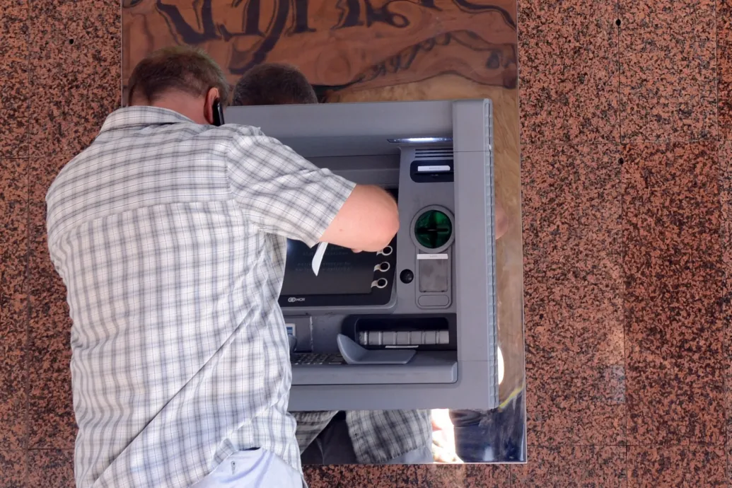 Nagyon megdrágultak a bankkártyák, de ha jól választunk, bőven visszanyerhetjük a díjat – Forrás: Telex.hu