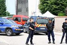Tizenöt éves diák késelte halálra egy kelet-franciaországi középiskola dolgozóját