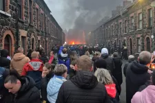 Tizenöt rendőr sérült meg az észak-írországi zavargásokban