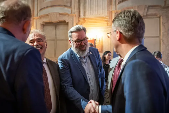 Új feladatot kapott L. Simon László, miniszteri biztosként folytatja