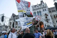 Puzsér: Már csak egyetlen értelmes követelés van, takarodjanak!
