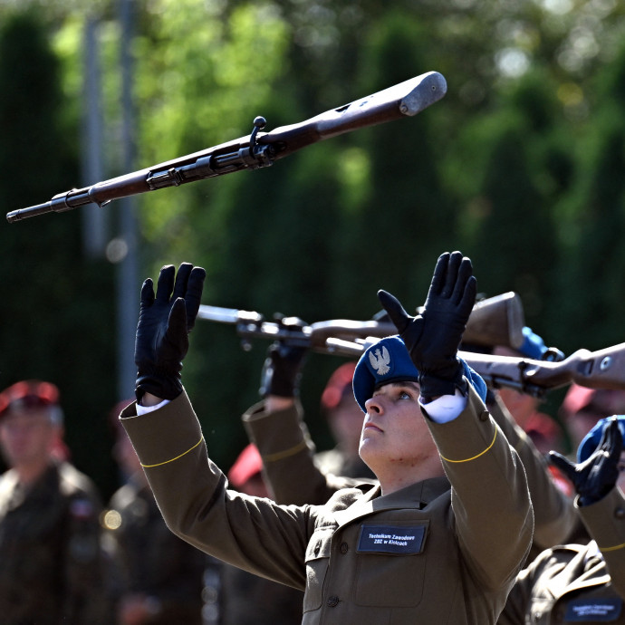 Fenn lehet-e tartani sok pénzzel a NATO-egység látszatát?