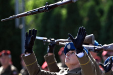 Fenn lehet-e tartani sok pénzzel a NATO-egység látszatát?