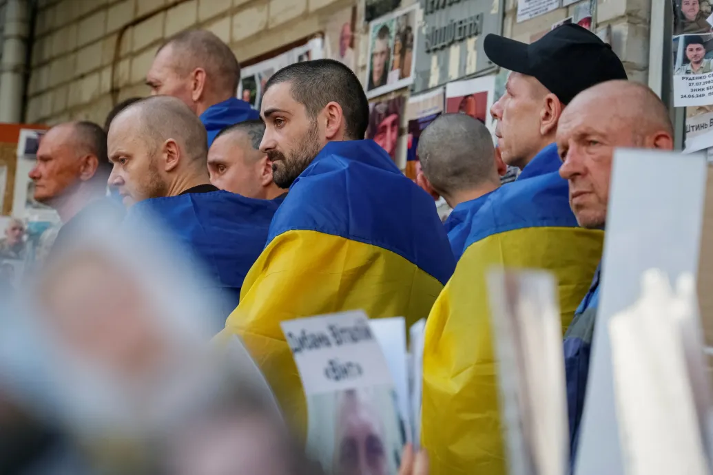 „Dicsőség Oroszországnak” – ezt vésték egy ukrán hadifogoly hasába – Forrás: Telex.hu