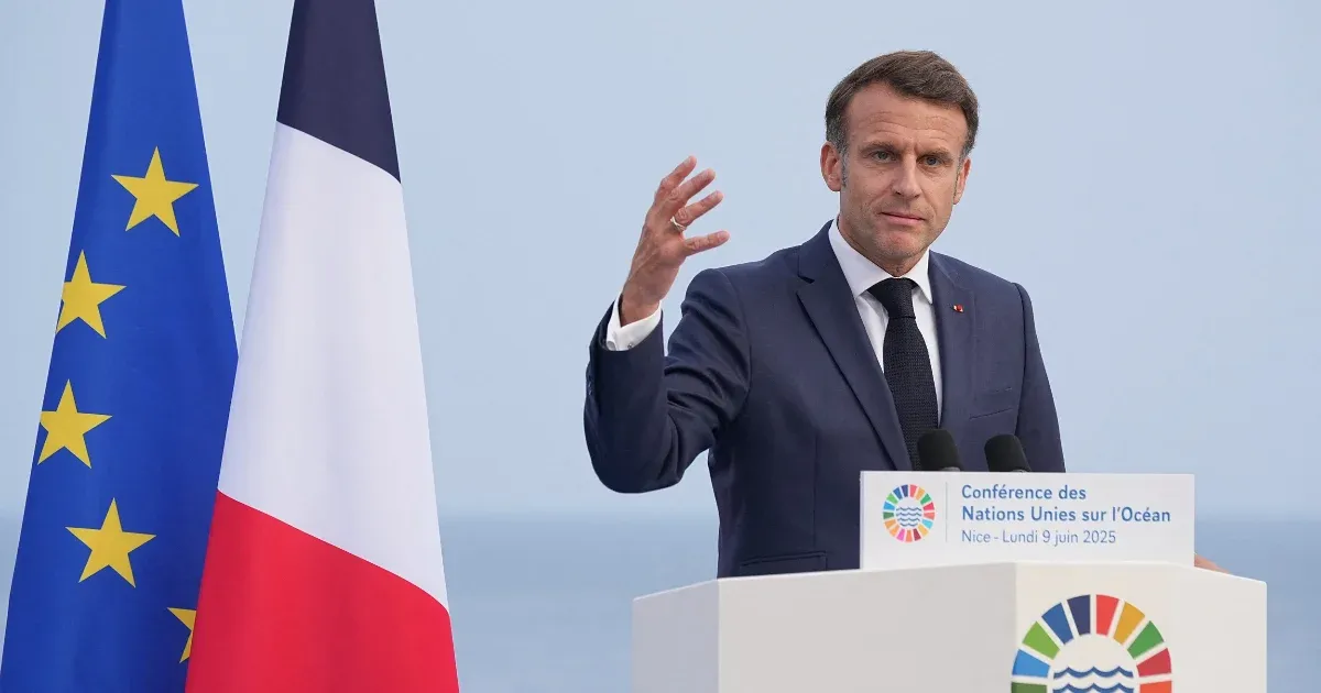 Egy késelő diák miatt Macron komolyan szigorítana a tinik netezésén