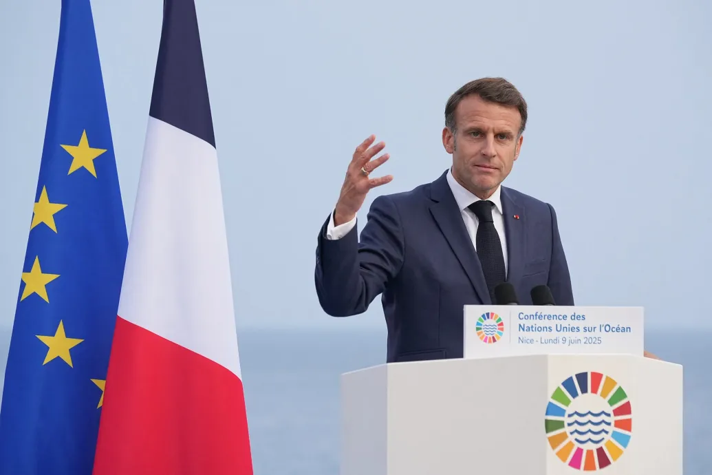 Egy késelő diák miatt Macron komolyan szigorítana a tinik netezésén – Forrás: Telex.hu