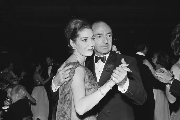 John Profumo és felesége, Valerie Hobson egy bálon 1963-ban – Fotó: Evening Standard