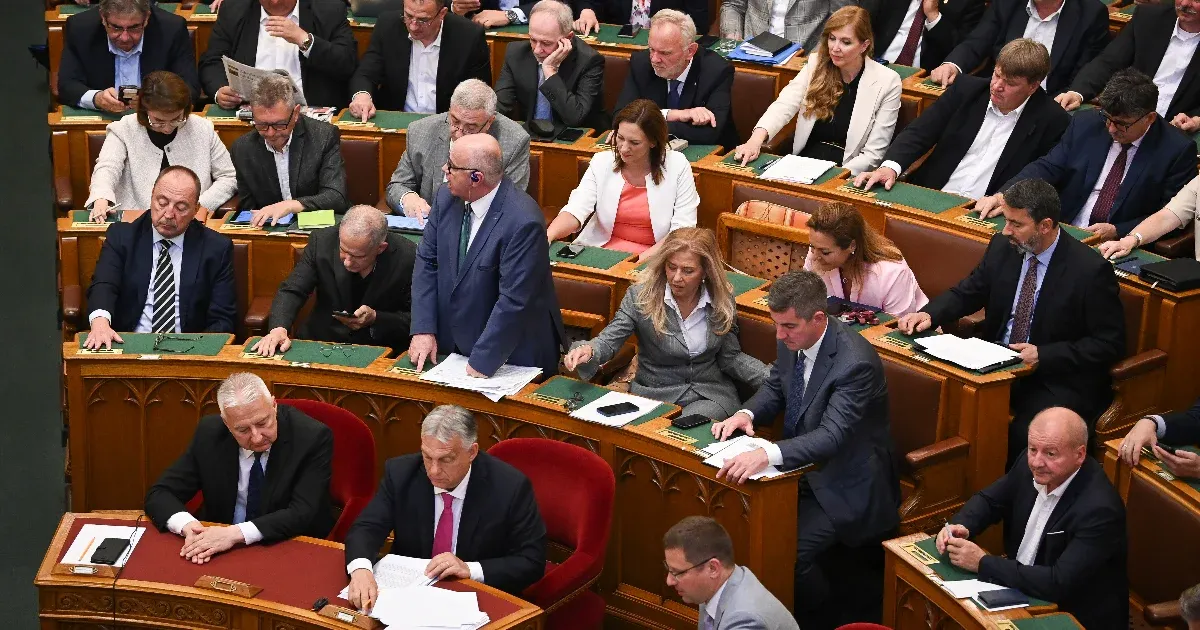Adócsomag: megszavazta a parlament, hogy a Szerencsejáték Zrt. jobban járjon az önkormányzatok rovására