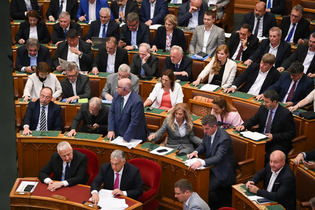 Adócsomag: megszavazta a parlament, hogy a Szerencsejáték Zrt. jobban járjon az önkormányzatok rovására – Forrás: Telex.hu