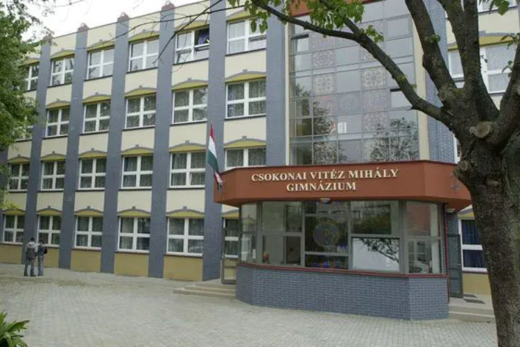 Zaklathatott egy diákot a Debreceni Csokonai Vitéz Mihály Gimnázium tanára, felmentették