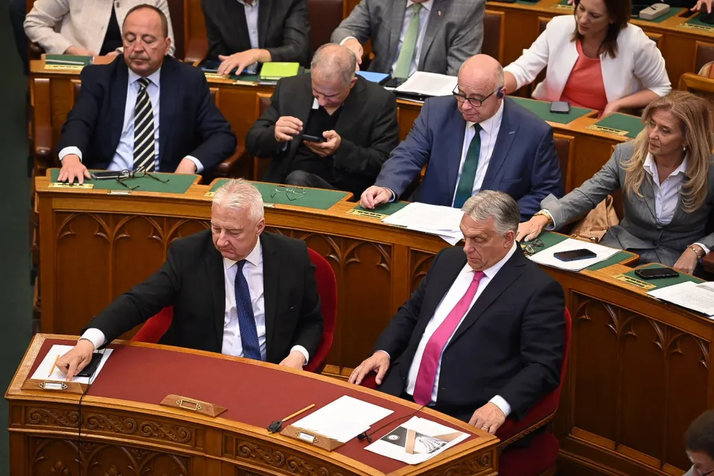 Hungarian parliament adopts law on suspending citizenship on grounds of being a threat to public order or national security – Forrás: Telex.hu