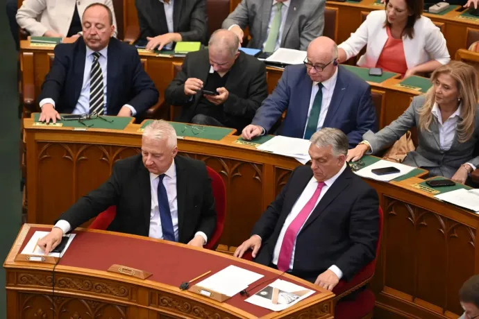 Hungarian parliament adopts law on suspending citizenship on grounds of being a threat to public order or national security