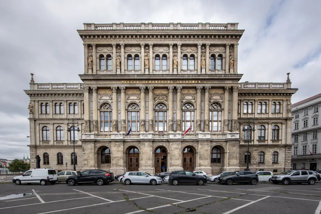 Biologists at Hungarian Academy of Sciences say it is not true that “a person is either male or female” – Forrás: Telex.hu