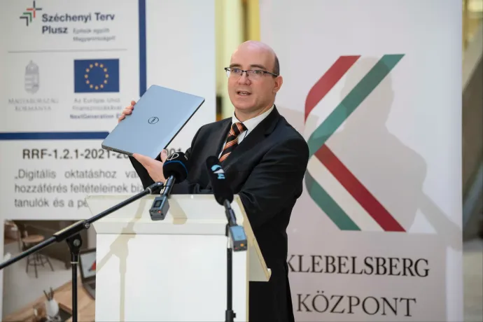 Idő előtt visszakérték az iskolai laptopot, megkerestük a Klebelsberg Központot, erre kitolták a határidőt