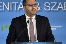 Több pénzt kap külföldről a kormánymédia, mint a nem kormányközeli kiadók