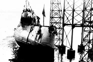 Vitorlást csináltak a tengeralattjáróból, hogy megmeneküljenek