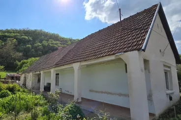 A hét királyság domb gyűrűjében, minden évben pár napra ide figyel a fél világ