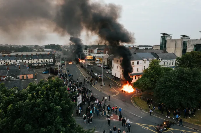 Fotók: 1. Dronfotó – @laganphoto Vis Instagram; 2. Clodagh Kilcoyne / Reuters