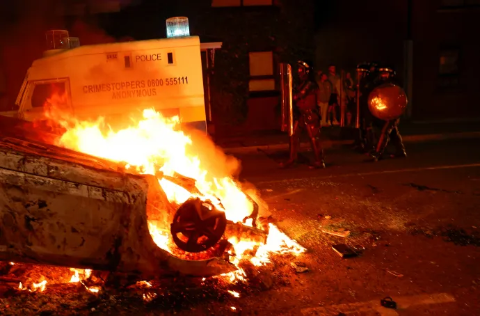 Fotók: 1. Dronfotó – @laganphoto Vis Instagram; 2. Clodagh Kilcoyne / Reuters