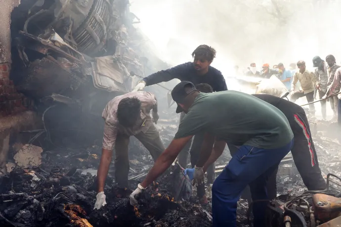 Fotó: Amit Dave / Reuters, Sam Panthaky / AFP és Adzsit Szolanki / AP / MTI