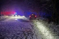 Autóval húzta barátait egy férfi Hevesen, tragédia lett a csúszkálásból