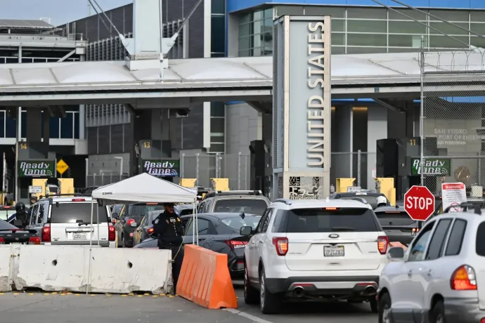 Határátkelő a mexikói-amerikai határon a mexikói Tijuana közelében 2025. februárjában – Fotó: Carlos Moreno / Anadolu / Getty Images
